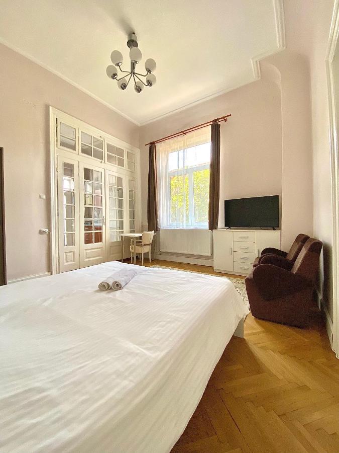 Km 0 Studio Bucarest Extérieur photo